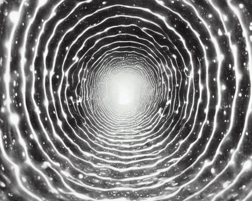 Monochrome photo of concentric circles with tunnel effect and bright light