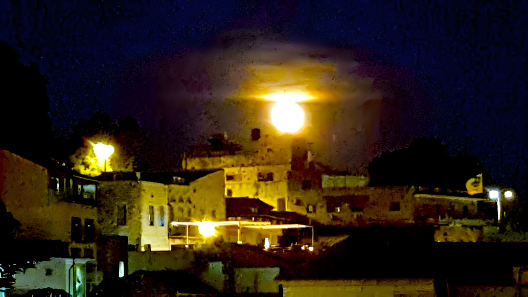 Full Tammuz moonrise over Tzfat