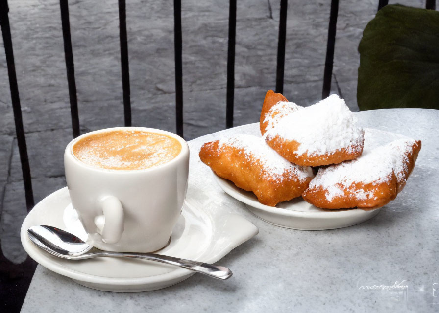cafe au lait and beignets in new orleans