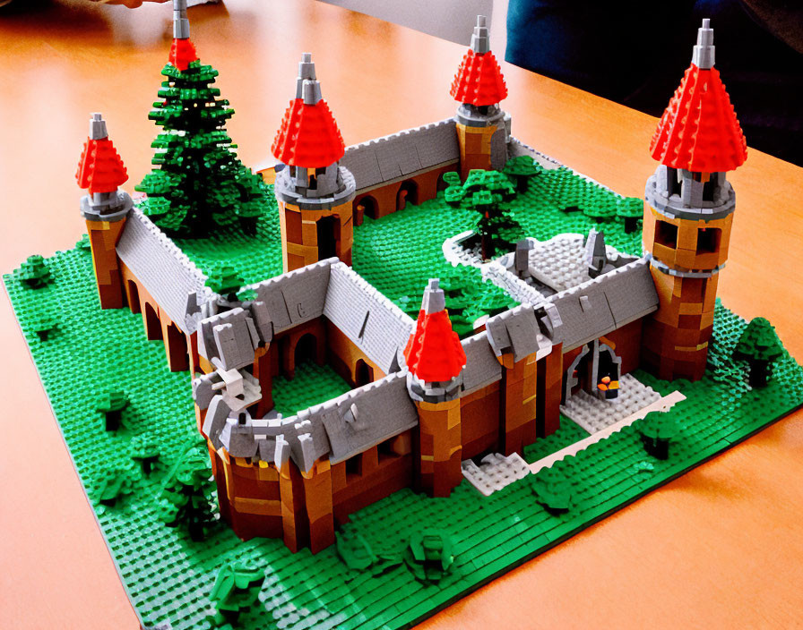 motte-and-bailey castle LEGOS Model VERY Good