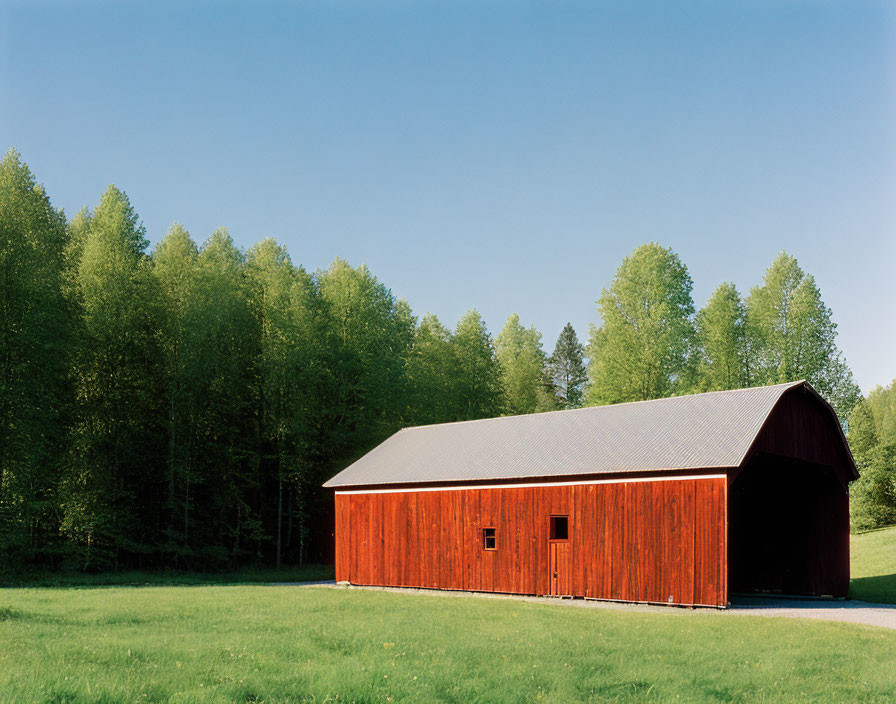 Octagonal, log threshing barn 